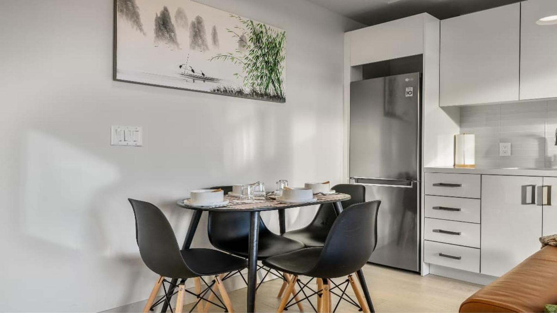 Miso 2 Bd - Skyline View Patio Gym Pool & Ac Holiday home Calgary