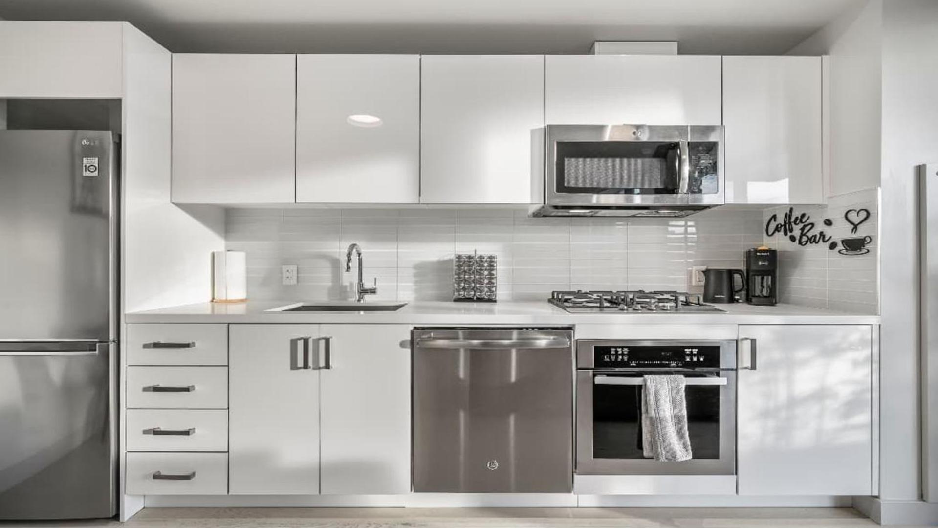 Miso 2 Bd - Skyline View Patio Gym Pool & Ac Calgary